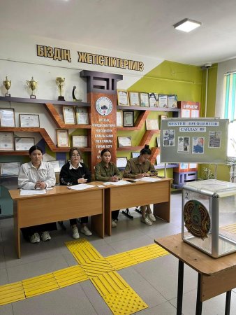 № 117 “Алтынтөбе” жалпы орта білім беретін мектебінде Республика күні қарсаңында оқушылар арасында «өзін-өзі басқару»  ұйымдарын дамыту тұжырымдамасы бойынша «Мектеп Парламенті» сайлауы өткізілді.