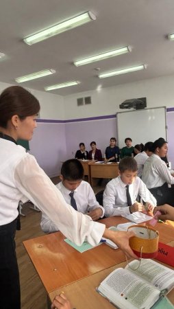 2023 жылдың 24 қараша күні “Әлемнің ғажайып бес тірегі”онкүндік аясында биология пәні мұғалімі А.Мырзабаева 8”А”сынып оқушыларымен  “Қан топтары. Қан құю. Резус-фактор. Агглютинация” атты тақырыпта ашық сабақ өткізілді.